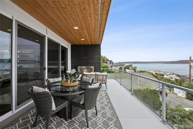 Foto del edificio - Beautifully updated 3 bedroom in Browns Point!