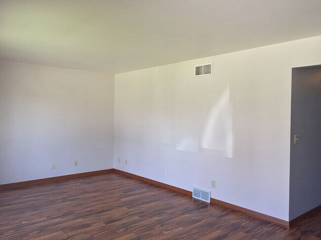Foto del edificio - 4413 Menasha Ave