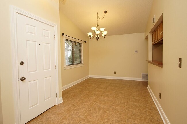 Foto del edificio - Great 3 Bedroom 2 bath home in Central Nic...