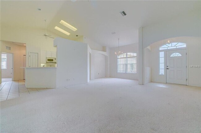 Foto del edificio - 3 bedroom 2 bathroom beautiful home