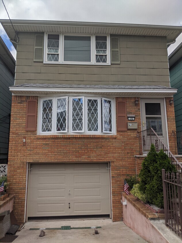 Primary Photo - 16 Kingsland Ave