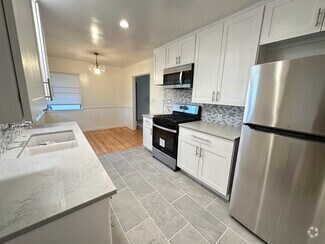 Building Photo - 306 N Screenland Dr
