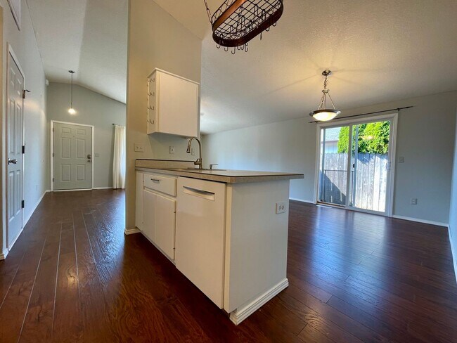 Foto del edificio - Single Family Home 3 Bed 2 Bath Available in Gresham!