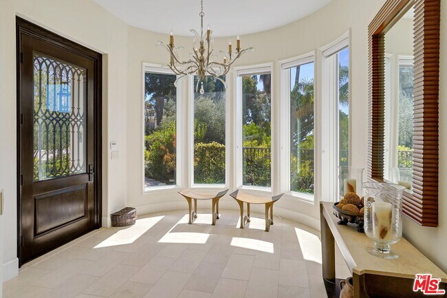 Foto del edificio - 16422 Shadow Mountain Dr