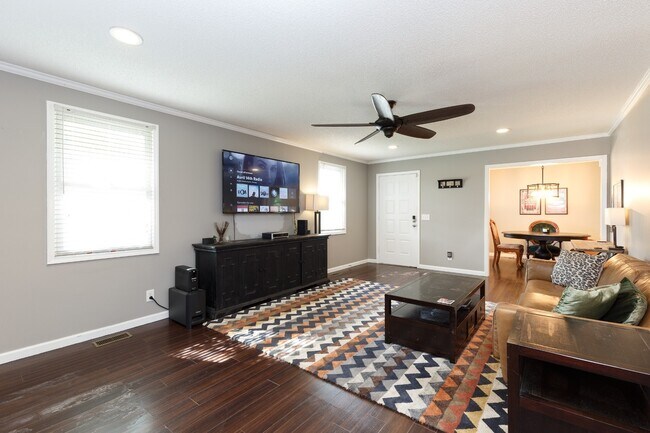 Building Photo - 905 Preston Ct