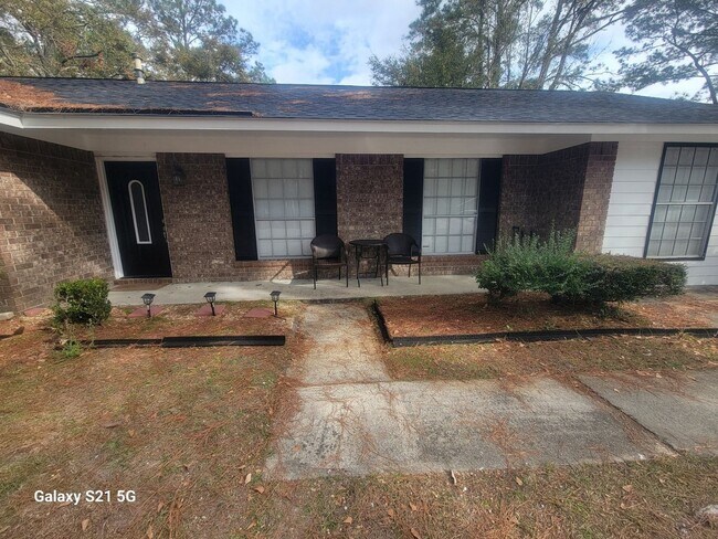 Foto del edificio - Spacious 4BR House in Savannah Near Mall & 95