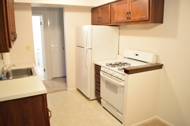 Foto del edificio - 1475 Rebecca Dr