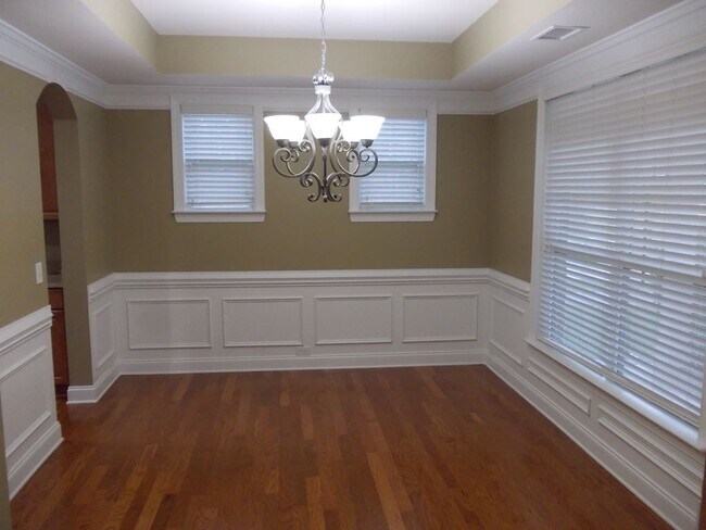 Building Photo - Large 5 Bedroom home in desirable Christen...