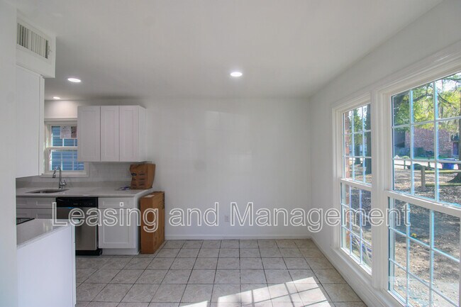 Building Photo - 910 Sea Gull Dr