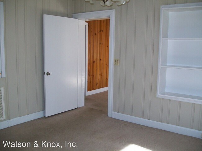 Building Photo - 3 br, 1 bath House - 168 Rivers Circle