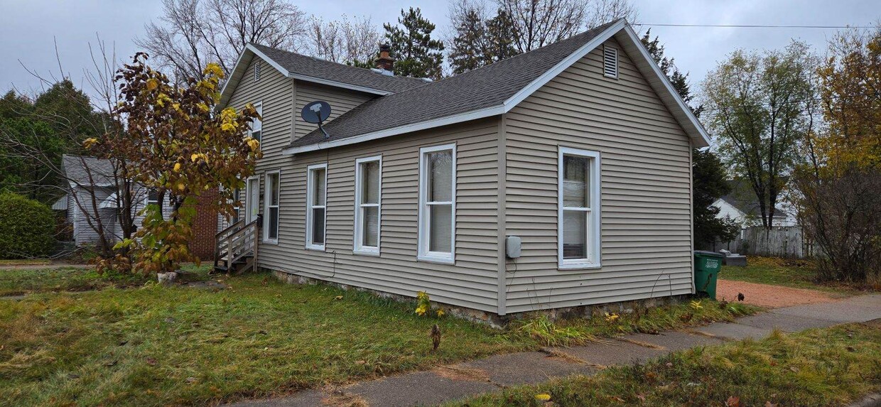 Primary Photo - 410 8th St N