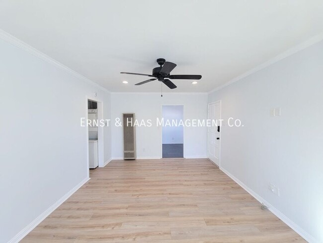 Foto del edificio - 4217 1/2 Bellflower Blvd.-