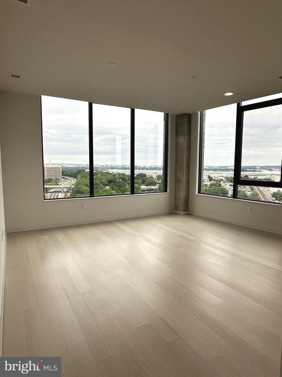 Foto del edificio - 3030 Potomac Ave