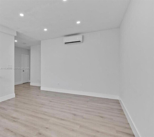 Building Photo - 520 79th St