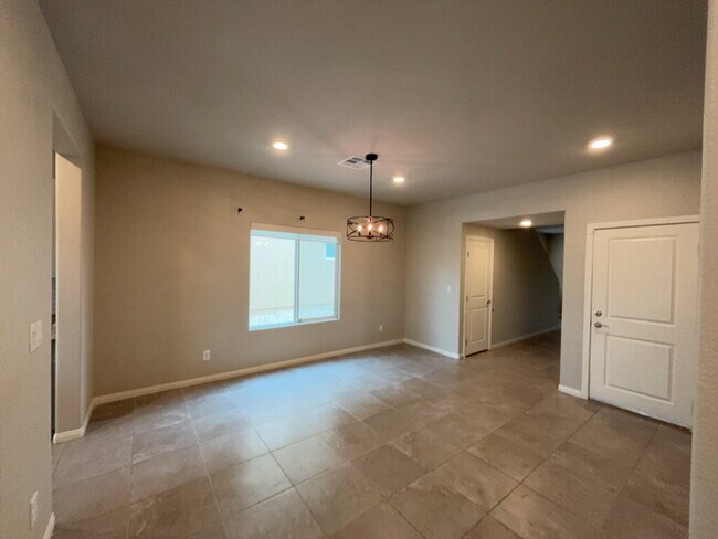 Foto del edificio - Gorgeous 5 Bedroom home!