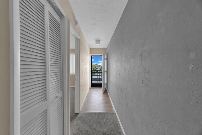 Foto del edificio - 1/1 Condo at Vanderbilt Beach