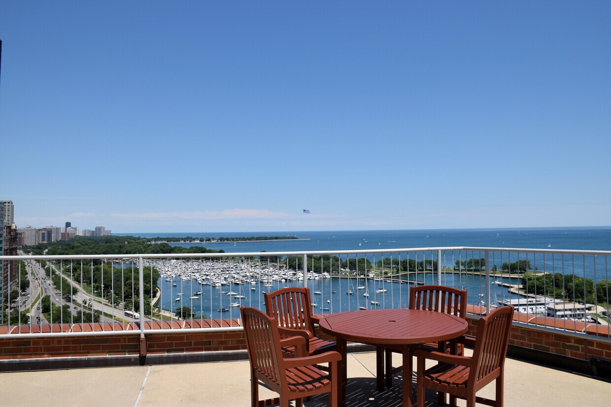 Primary Photo - 3100 N Lake Shore Dr