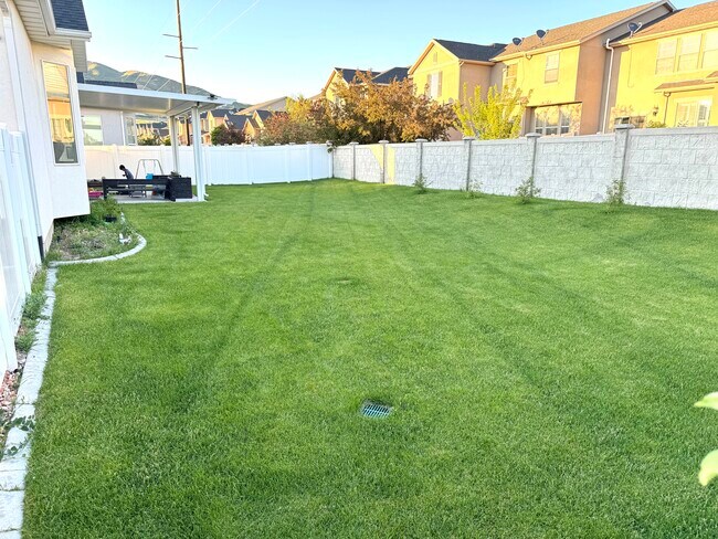 Foto del edificio - 3288 N 200 W