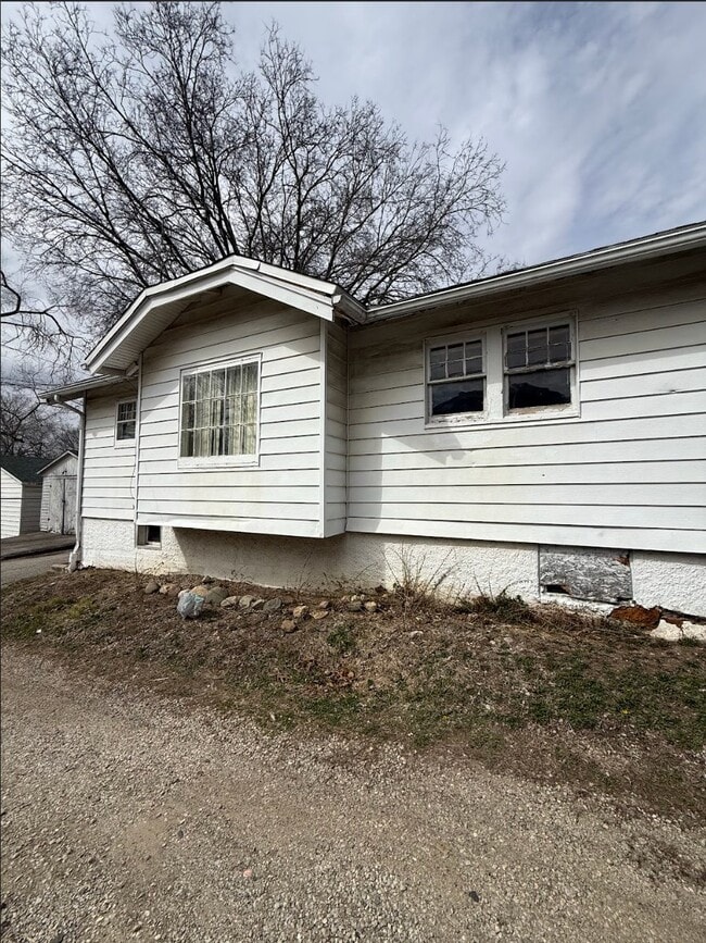 Building Photo - 821 N Oakland Ave