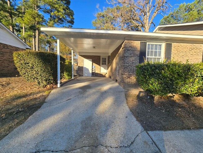 Building Photo - Charming 3 bedroom!