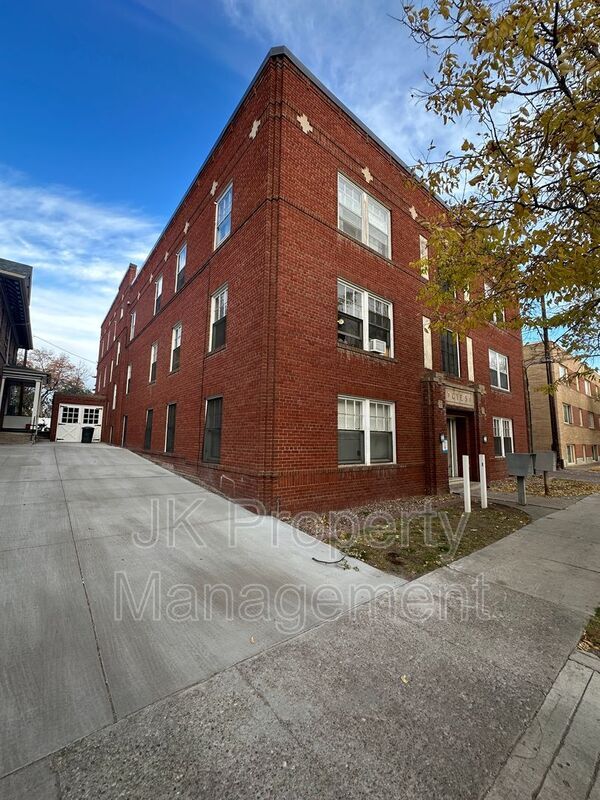 Building Photo - 310 5th St N