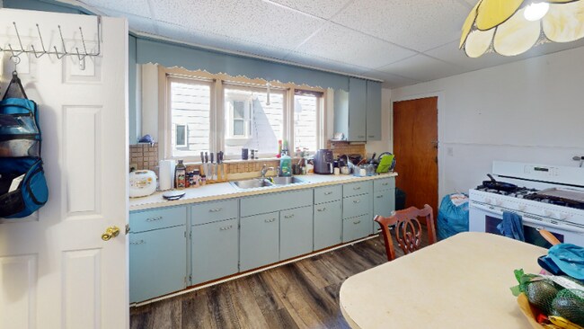 Building Photo - 33 Schubert St