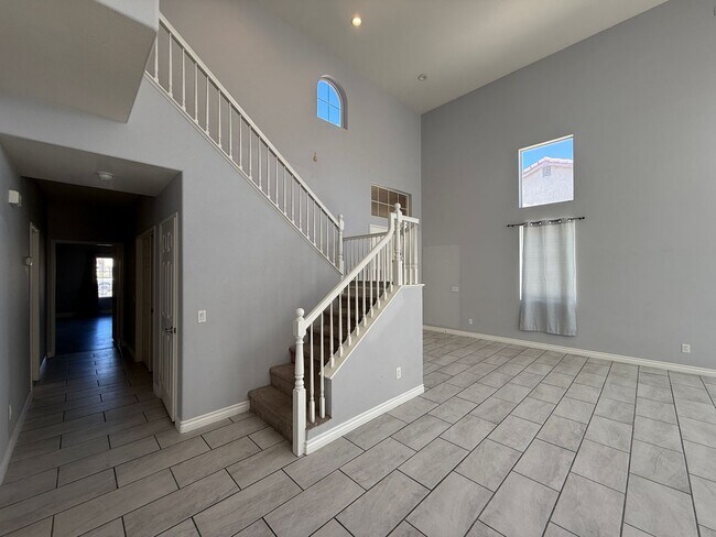 Building Photo - Available Now Palmdale 7 bedrooms !