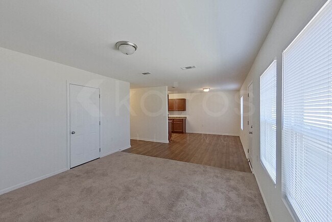 Foto del edificio - 924 Sanford Ln