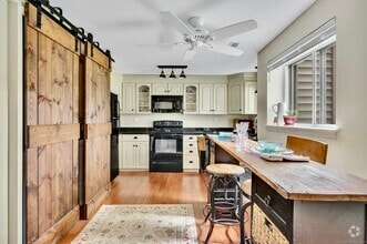 Building Photo - 74 Hollister Way S