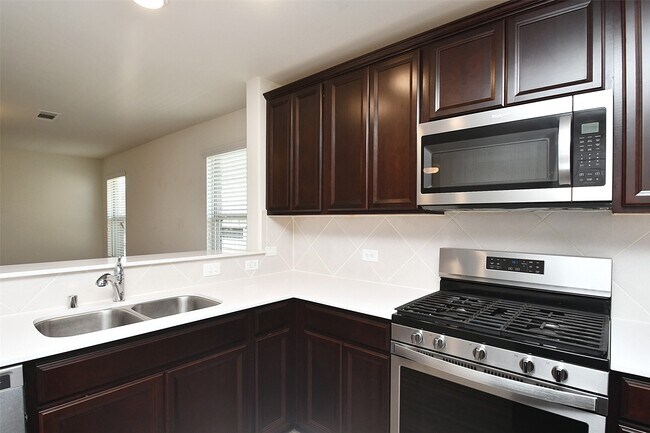 Building Photo - 5010 Brewcastle Ln