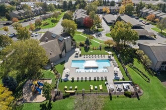 Building Photo - Lakes of Carmel