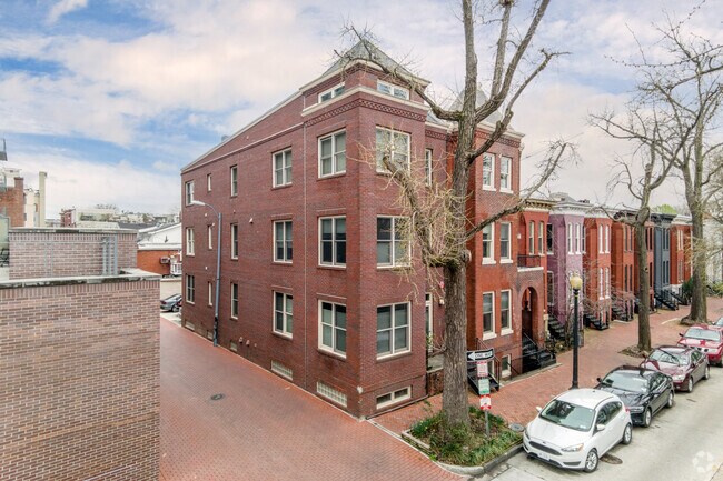 Foto del edificio - 1402-1404 Swann St NW