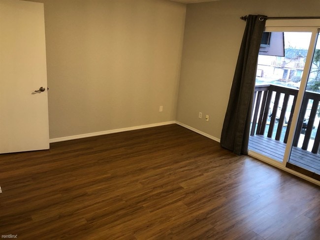 Building Photo - 1 br, 1.5 bath Condo - 4511 Folker St Apt 11B