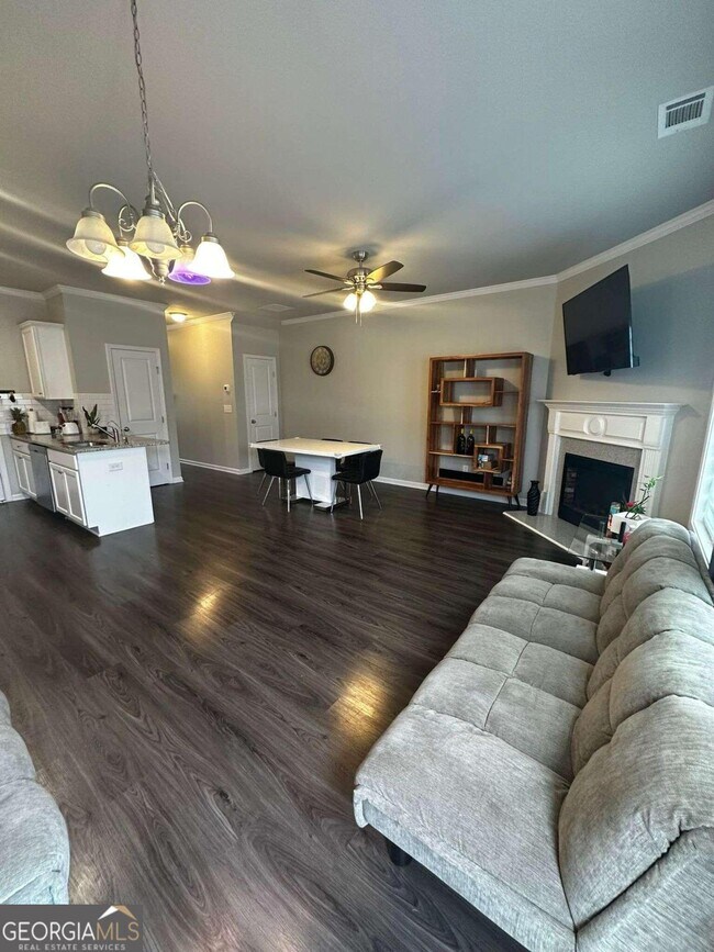 Foto del edificio - 6055 Hoot Owl Ln