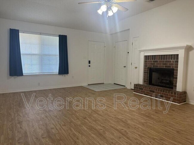 Foto del edificio - 13236 Trailwood Dr