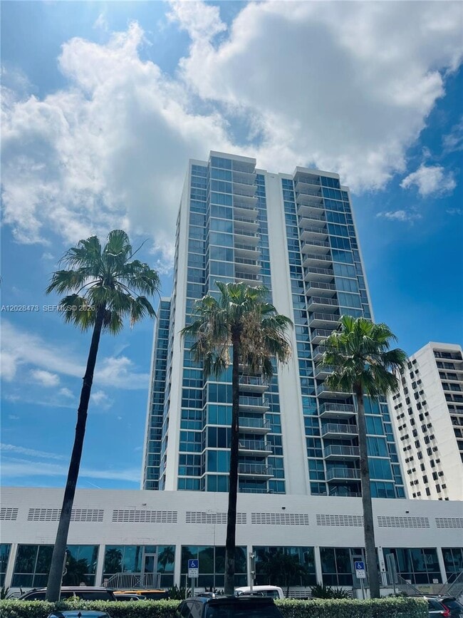 Building Photo - 2655 Collins Ave