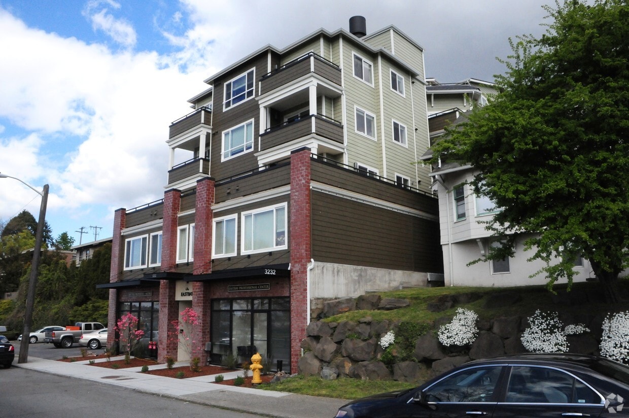 Primary Photo - Eastbay Apartments