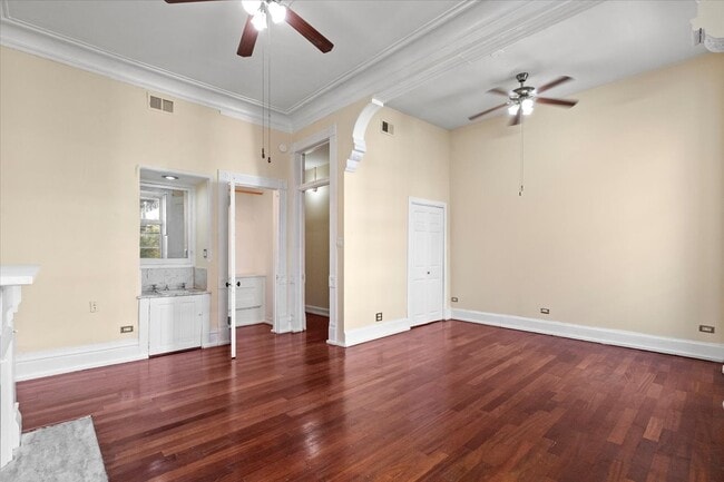 Building Photo - 229 S Racine Ave