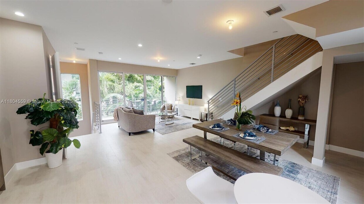 Foto principal - 614 NE 12th Ave