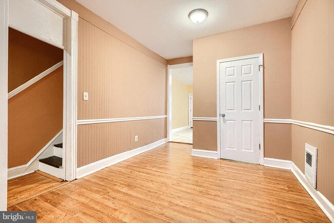 Foto del edificio - 2715 E Monument St