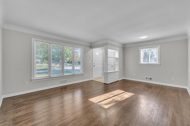 Foto del edificio - 31611 Lonnie Blvd