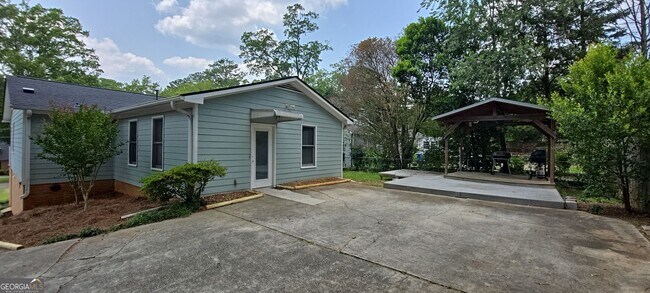 Foto del edificio - 820 Woodland Dr