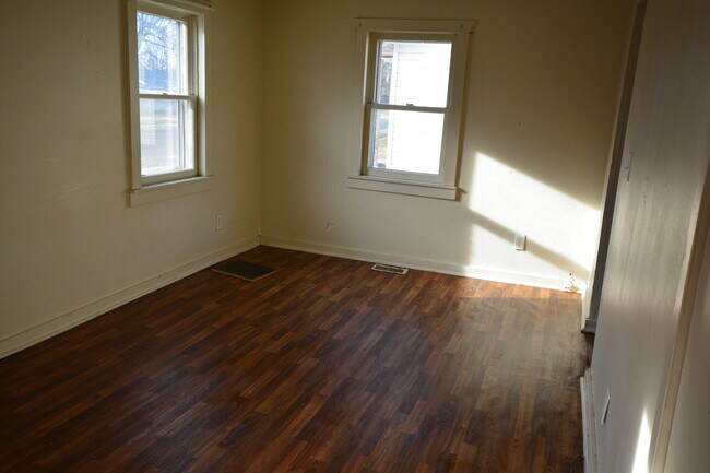 Building Photo - Affordable and adorable 2 bedroom for you!