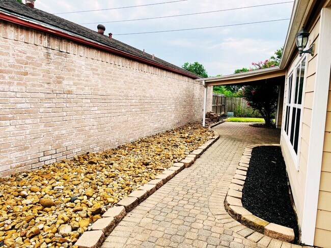 Foto del edificio - 16203 Ridgegreen Dr