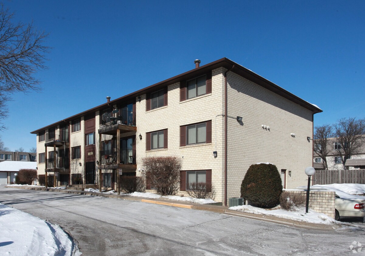 Basswood Apartments Brooklyn Center Mn Apartments Com