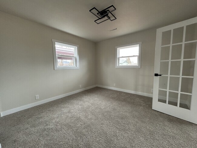 Foto del edificio - 1305 Rockwood Ave