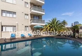 Foto principal - 1377 S Beverly Glen Blvd
