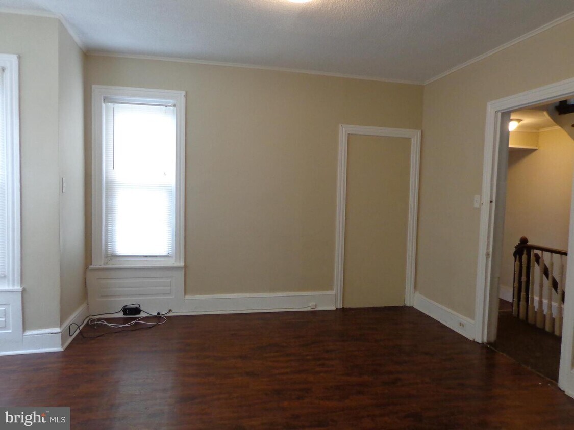 Primary Photo - 566 Stanbridge St
