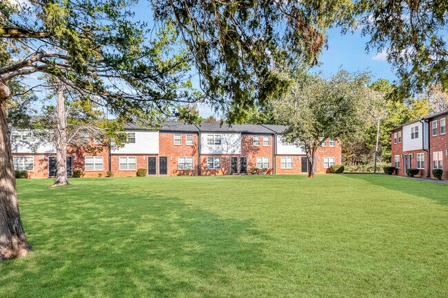 Foto del edificio - Country Club Apartments