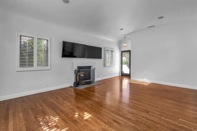 Building Photo - 603 N Edinburgh Ave